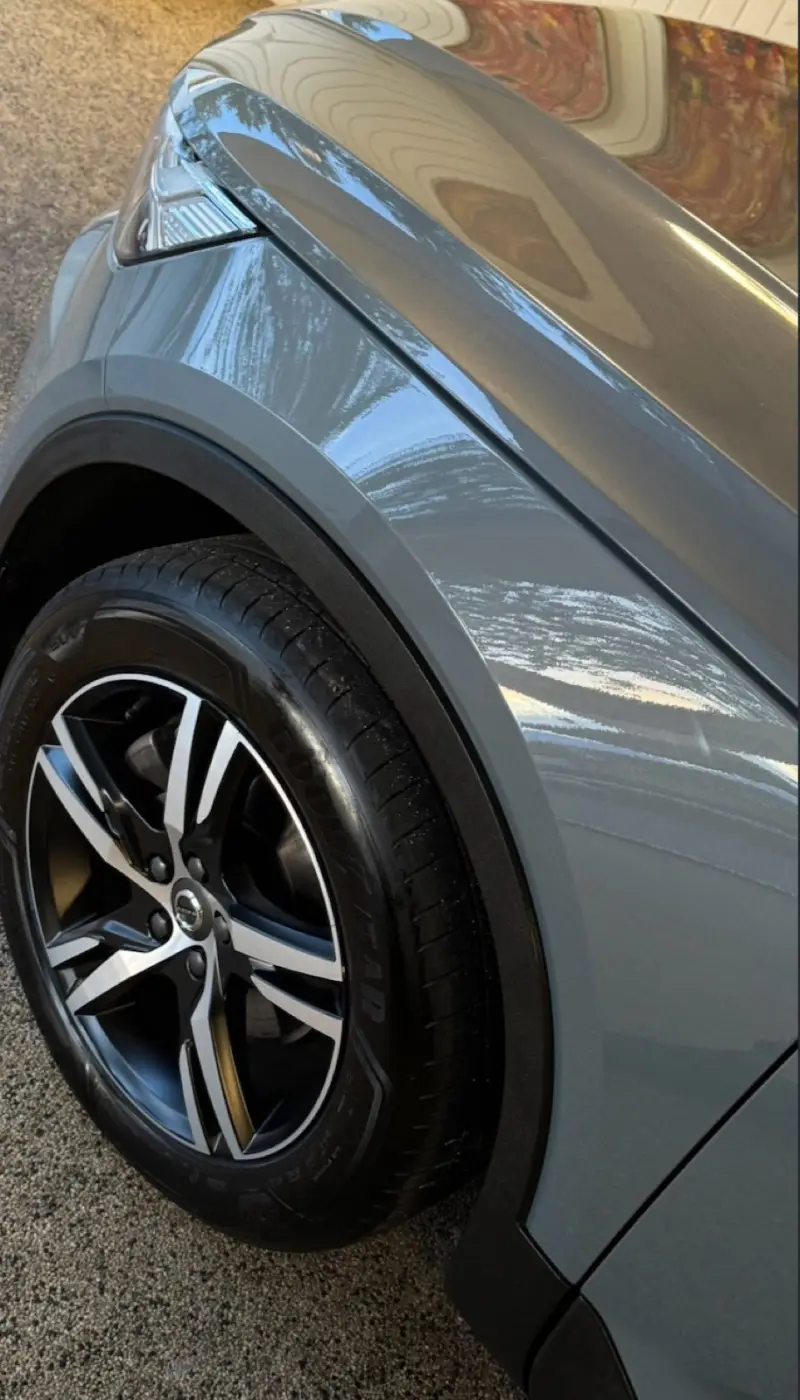 Sort Volvo XC40 efter mobil bilpolering hos KlargøringsEksperten