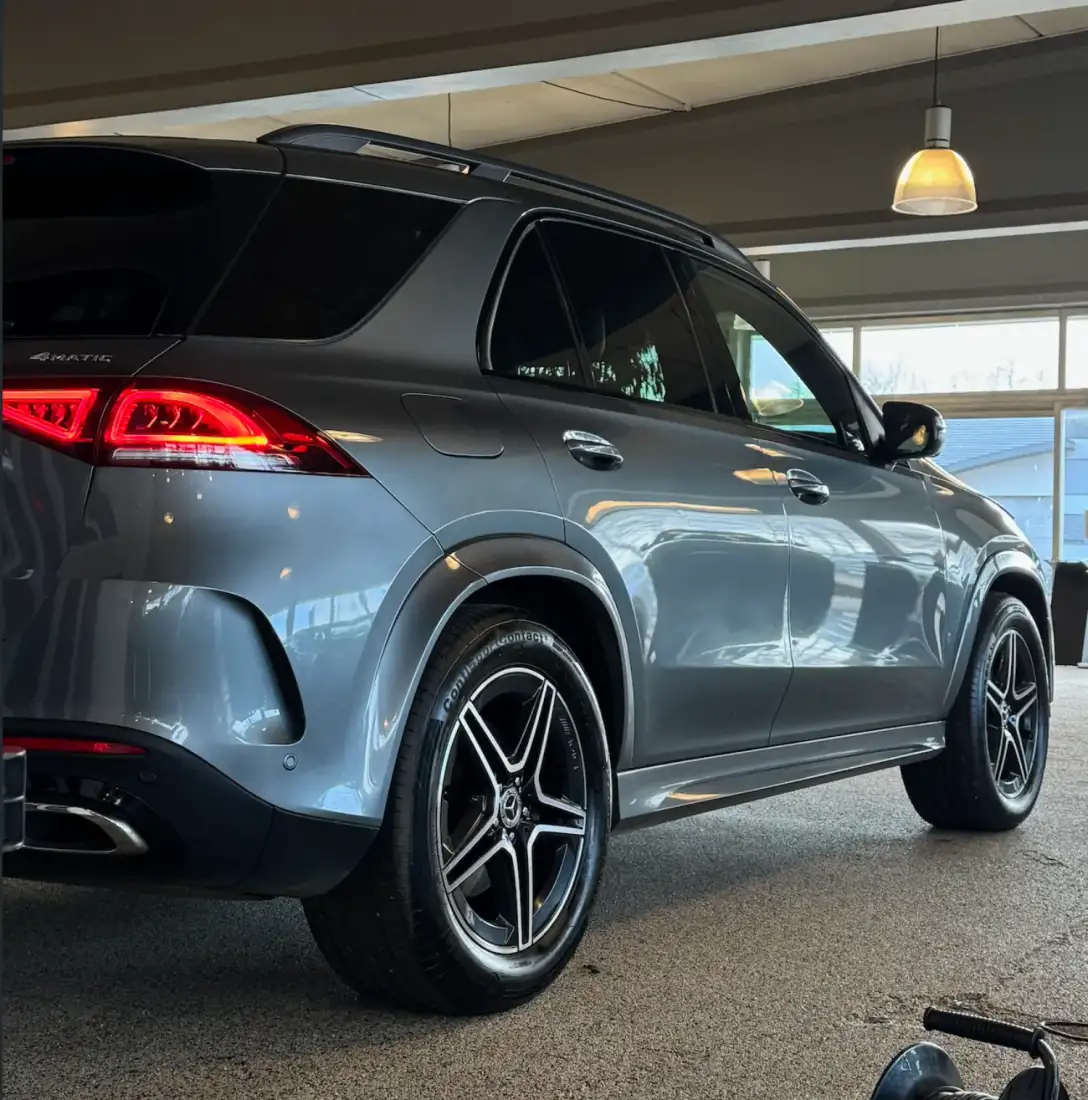 Mercedes-Benz GLE med dyb glans og wet-look efter klargøring i Midtjylland